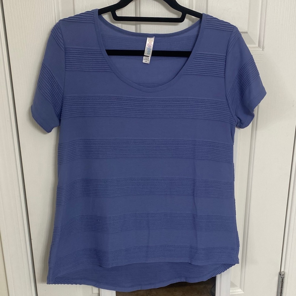 LulaRoe Classic T Top (M)